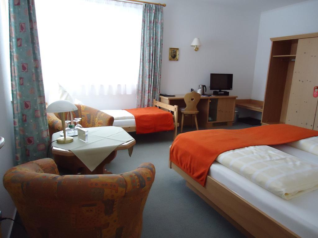 Berghotel Schiller Schonach im Schwarzwald Δωμάτιο φωτογραφία