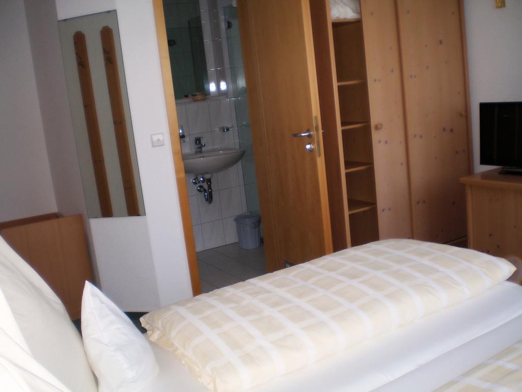 Berghotel Schiller Schonach im Schwarzwald Δωμάτιο φωτογραφία