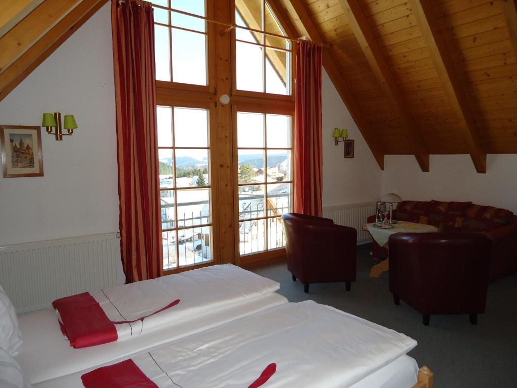 Berghotel Schiller Schonach im Schwarzwald Δωμάτιο φωτογραφία